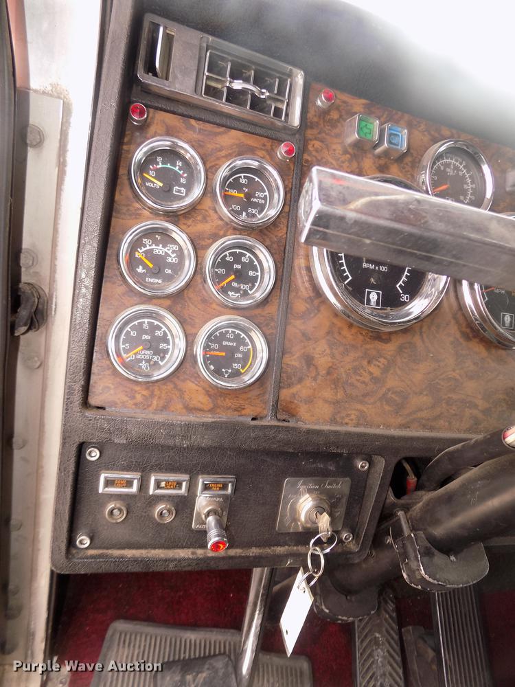 image for item DD2783 1993 Kenworth W900 semi truck