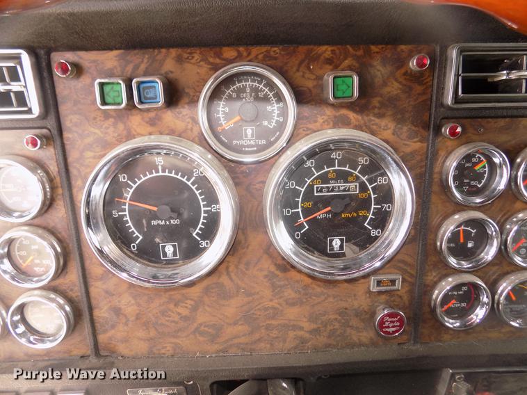 image for item DD2783 1993 Kenworth W900 semi truck