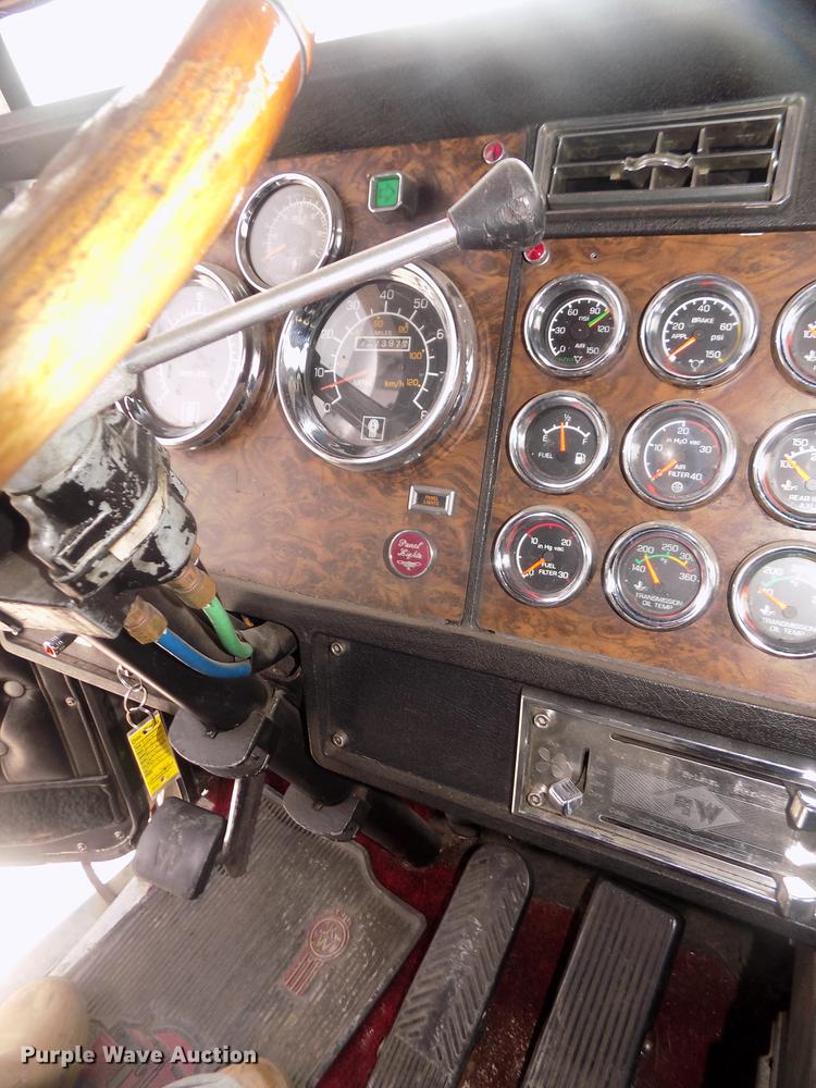 image for item DD2783 1993 Kenworth W900 semi truck