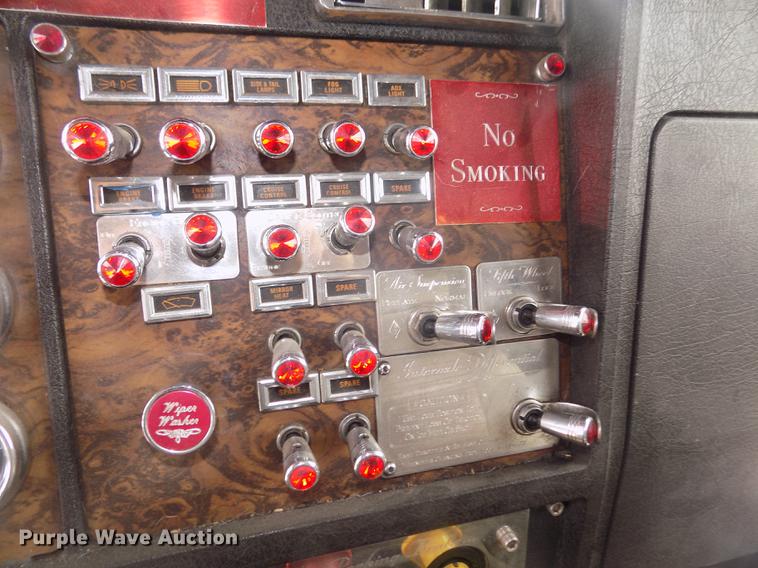 image for item DD2783 1993 Kenworth W900 semi truck