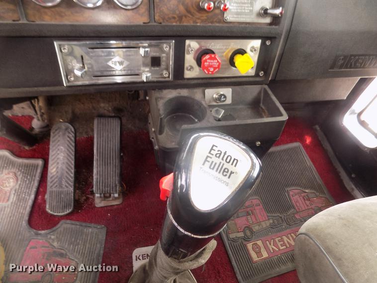 image for item DD2783 1993 Kenworth W900 semi truck