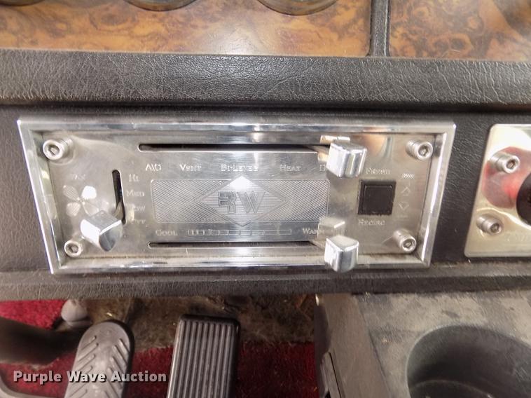 image for item DD2783 1993 Kenworth W900 semi truck