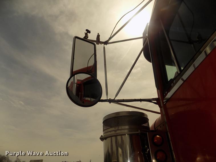 image for item DD2783 1993 Kenworth W900 semi truck