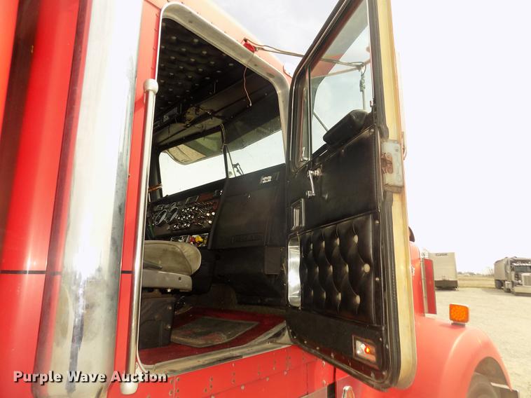 image for item DD2783 1993 Kenworth W900 semi truck