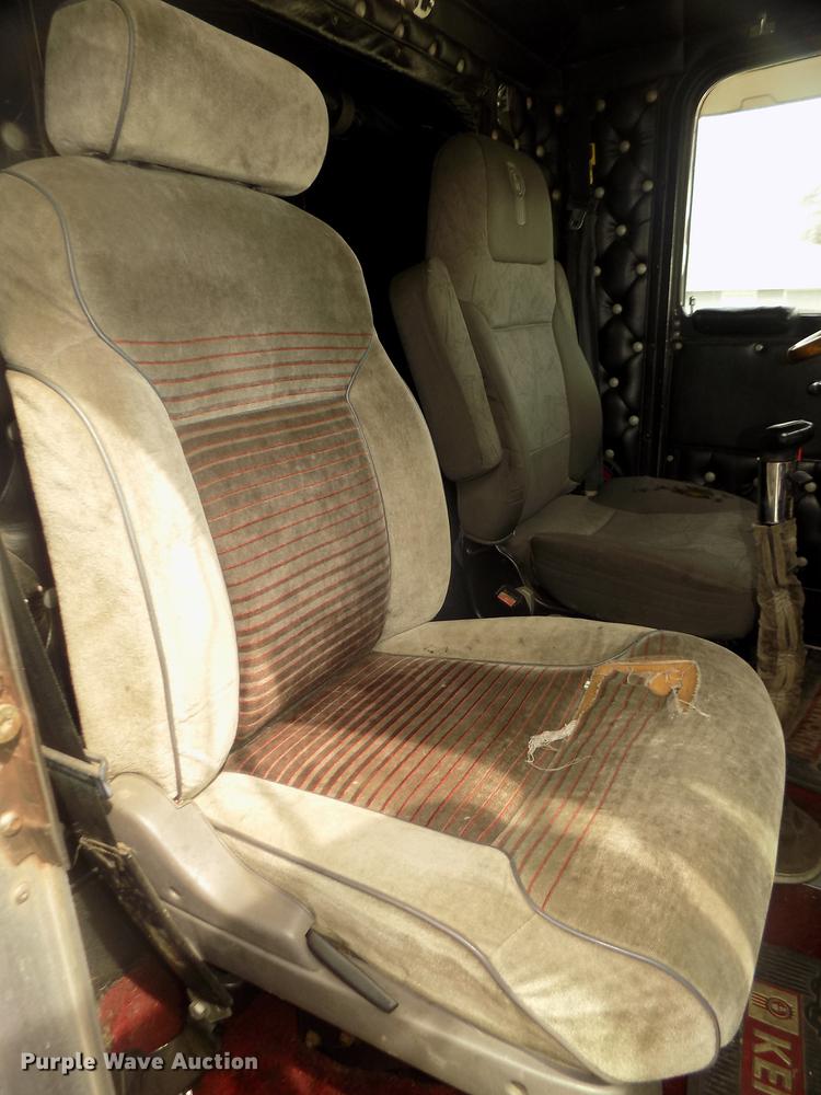 image for item DD2783 1993 Kenworth W900 semi truck