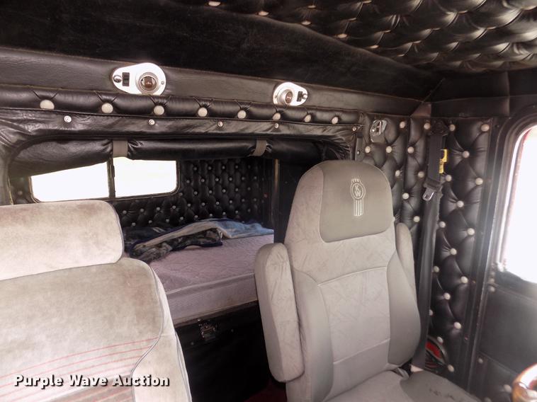 image for item DD2783 1993 Kenworth W900 semi truck