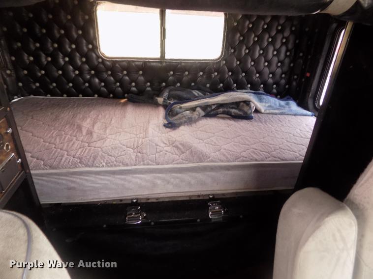 image for item DD2783 1993 Kenworth W900 semi truck