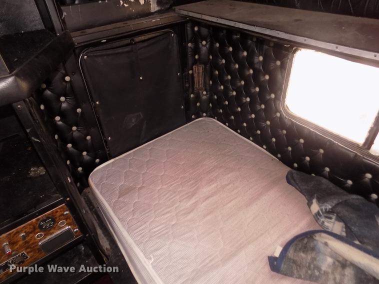 image for item DD2783 1993 Kenworth W900 semi truck