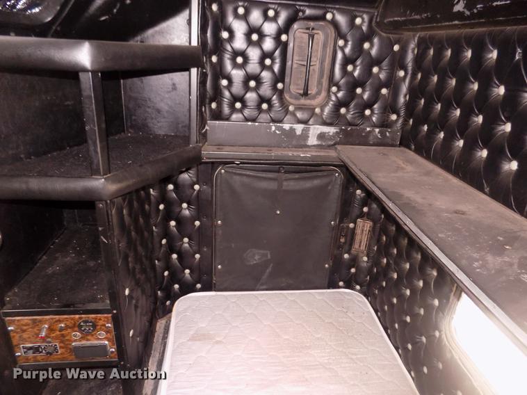 image for item DD2783 1993 Kenworth W900 semi truck