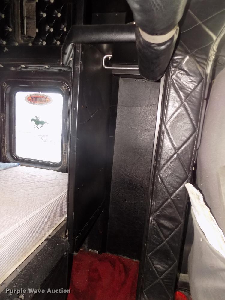 image for item DD2783 1993 Kenworth W900 semi truck