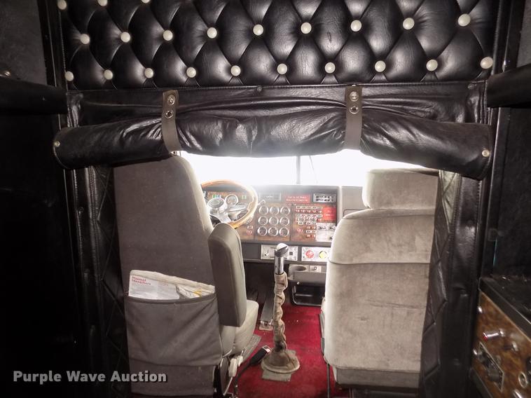 image for item DD2783 1993 Kenworth W900 semi truck