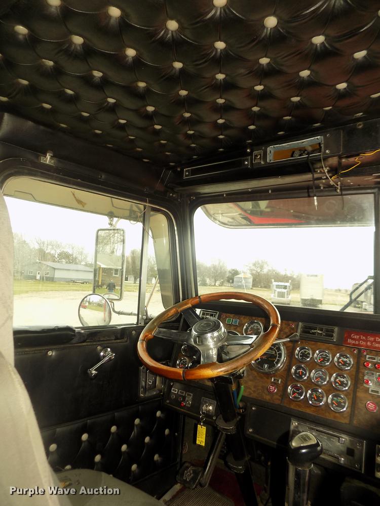 image for item DD2783 1993 Kenworth W900 semi truck