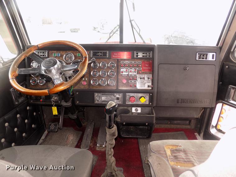 image for item DD2783 1993 Kenworth W900 semi truck