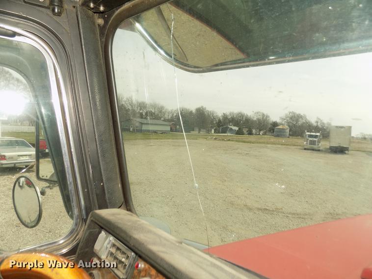 image for item DD2783 1993 Kenworth W900 semi truck