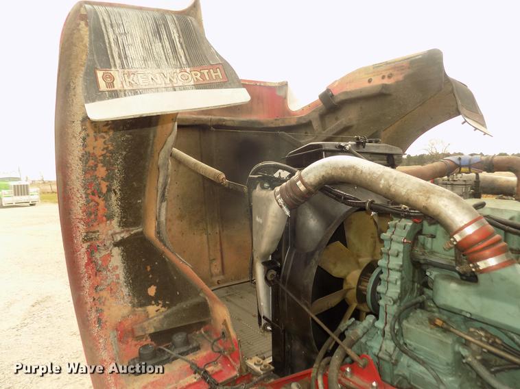 image for item DD2783 1993 Kenworth W900 semi truck