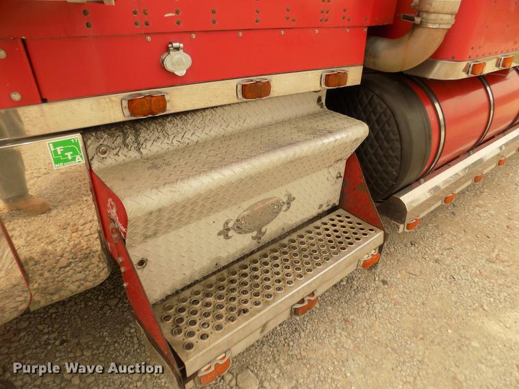 image for item DD2783 1993 Kenworth W900 semi truck