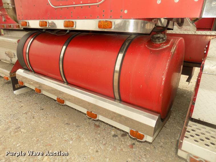 image for item DD2783 1993 Kenworth W900 semi truck