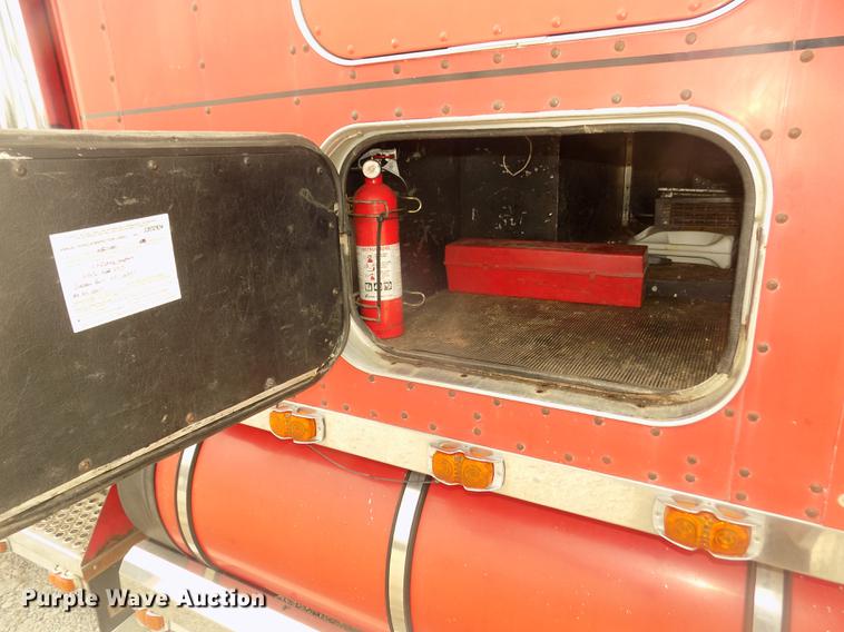 image for item DD2783 1993 Kenworth W900 semi truck