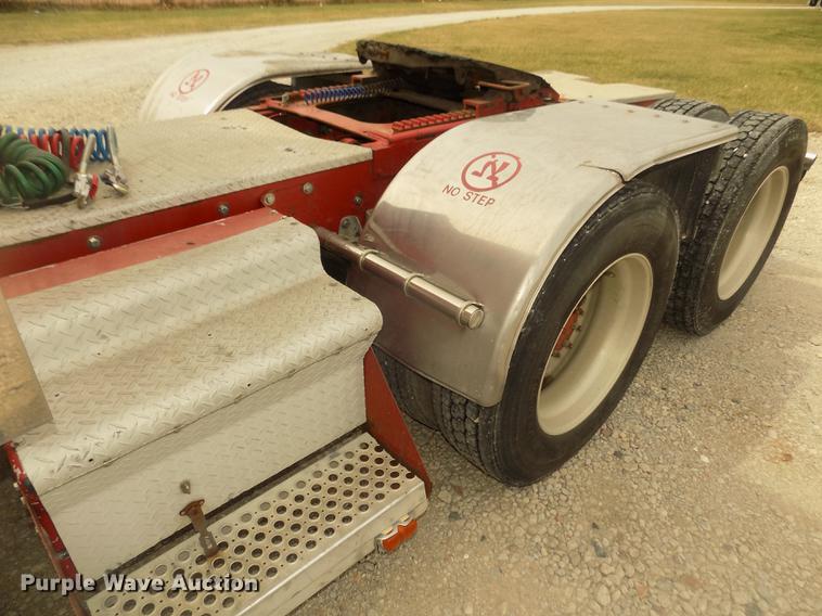 image for item DD2783 1993 Kenworth W900 semi truck