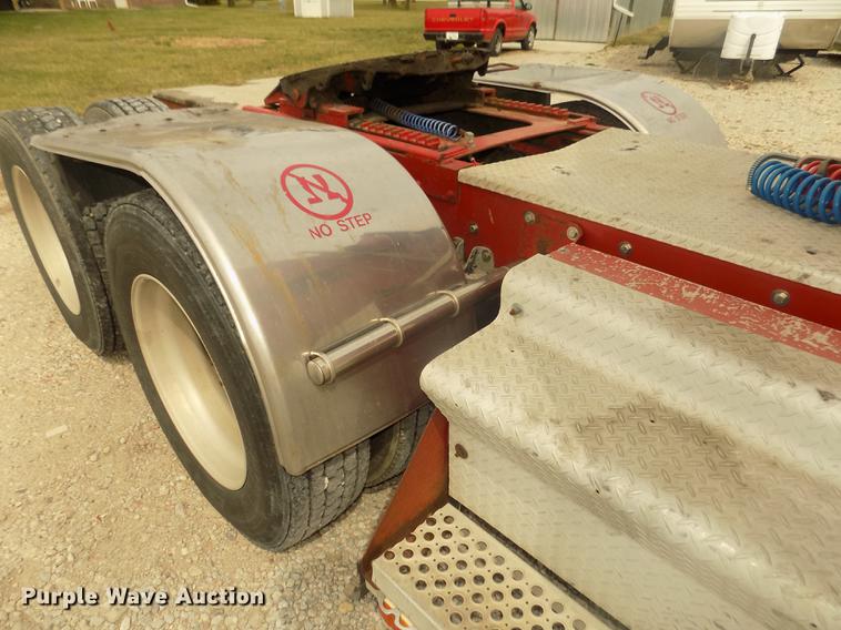 image for item DD2783 1993 Kenworth W900 semi truck