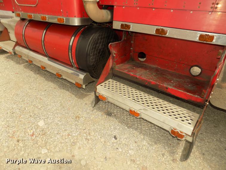 image for item DD2783 1993 Kenworth W900 semi truck