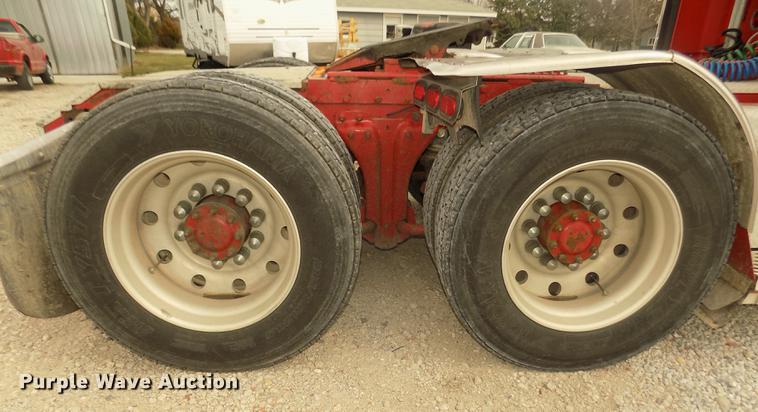 image for item DD2783 1993 Kenworth W900 semi truck