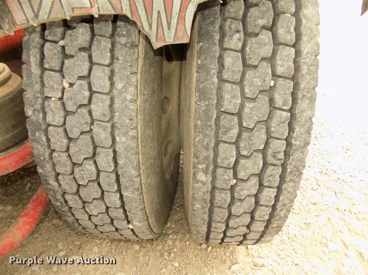 image for item DD2783 1993 Kenworth W900 semi truck