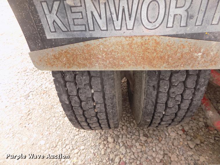 image for item DD2783 1993 Kenworth W900 semi truck