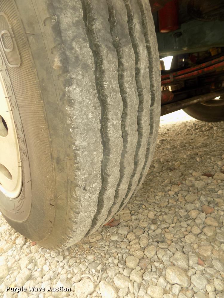 image for item DD2783 1993 Kenworth W900 semi truck