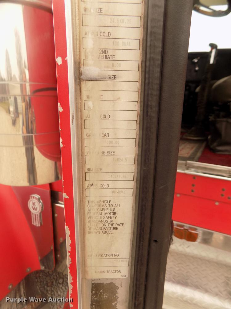 image for item DD2783 1993 Kenworth W900 semi truck