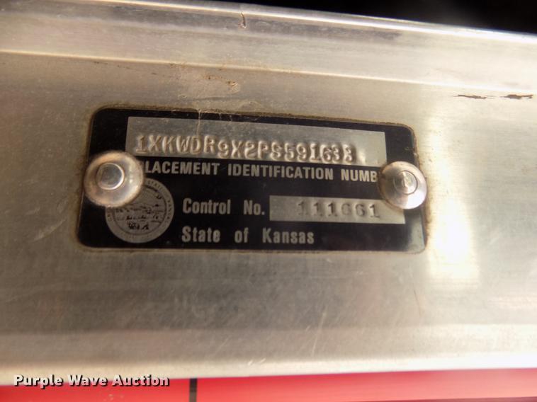 image for item DD2783 1993 Kenworth W900 semi truck