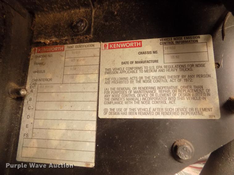 image for item DD2783 1993 Kenworth W900 semi truck