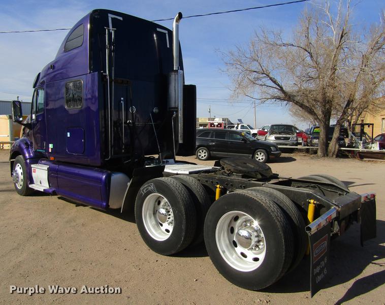 image for item DE6593 2007 Peterbilt 387 semi truck