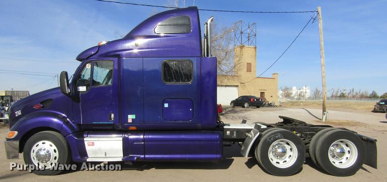 image for item DE6593 2007 Peterbilt 387 semi truck