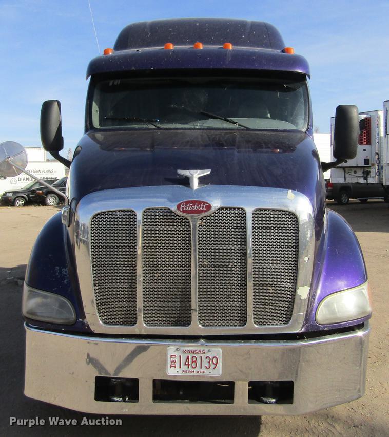 image for item DE6593 2007 Peterbilt 387 semi truck