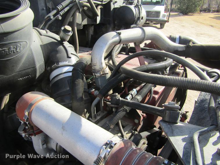 image for item DE6593 2007 Peterbilt 387 semi truck