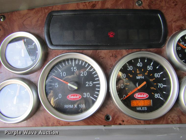 image for item DE6593 2007 Peterbilt 387 semi truck