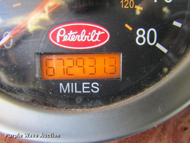 image for item DE6593 2007 Peterbilt 387 semi truck