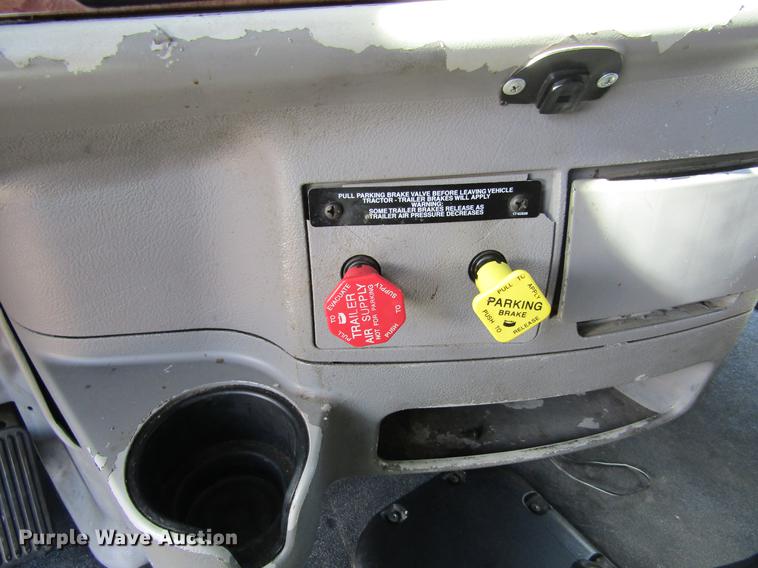 image for item DE6593 2007 Peterbilt 387 semi truck