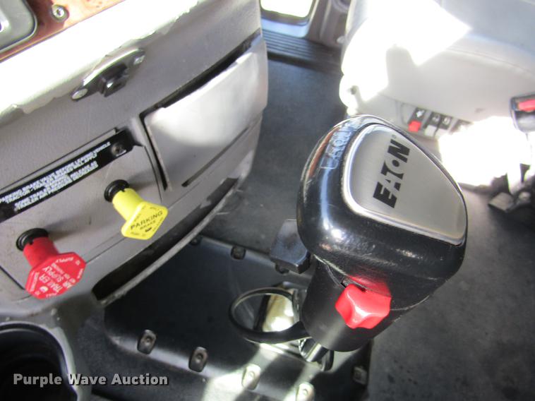 image for item DE6593 2007 Peterbilt 387 semi truck