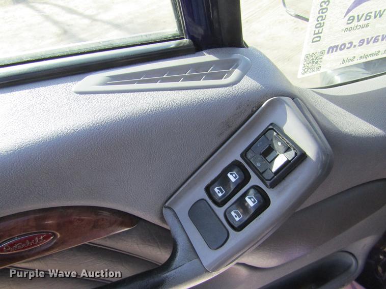 image for item DE6593 2007 Peterbilt 387 semi truck