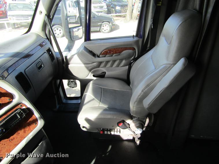 image for item DE6593 2007 Peterbilt 387 semi truck