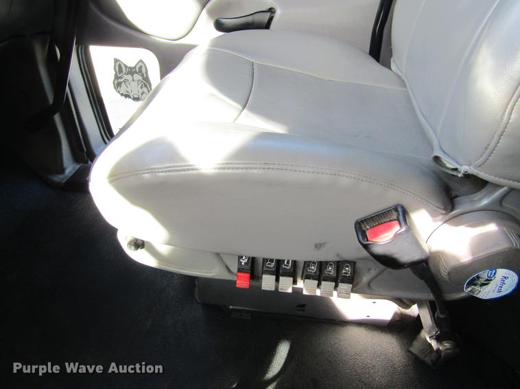 image for item DE6593 2007 Peterbilt 387 semi truck