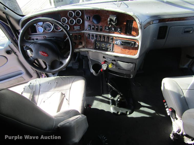 image for item DE6593 2007 Peterbilt 387 semi truck