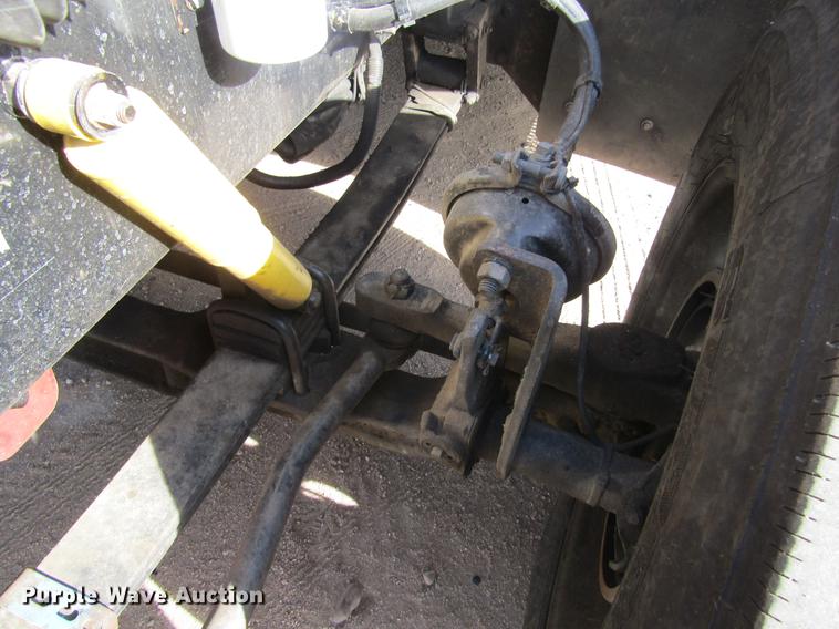 image for item DE6593 2007 Peterbilt 387 semi truck