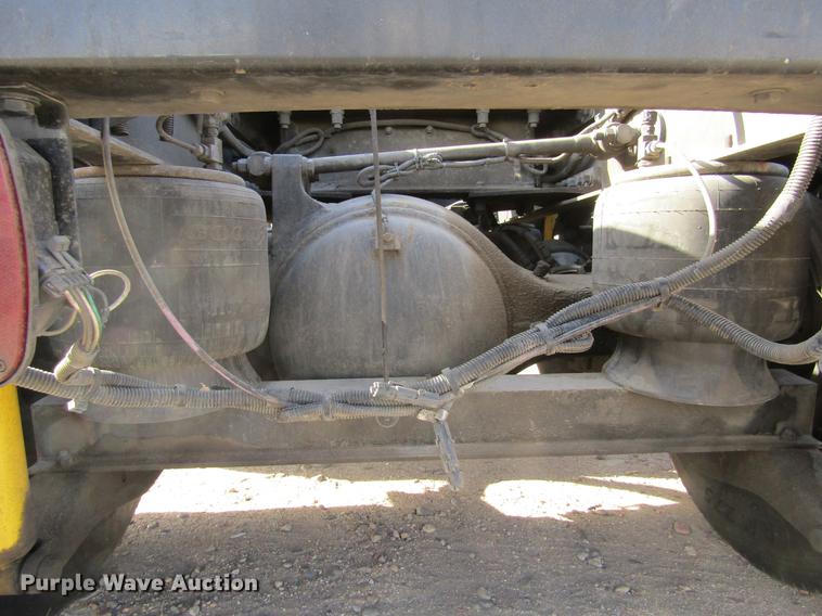 image for item DE6593 2007 Peterbilt 387 semi truck