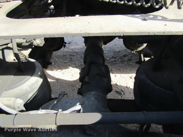 image for item DE6593 2007 Peterbilt 387 semi truck