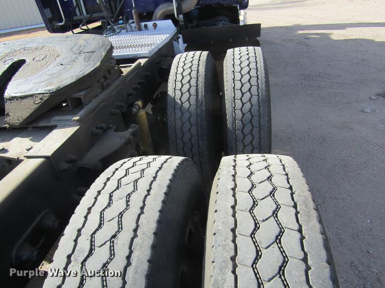 image for item DE6593 2007 Peterbilt 387 semi truck