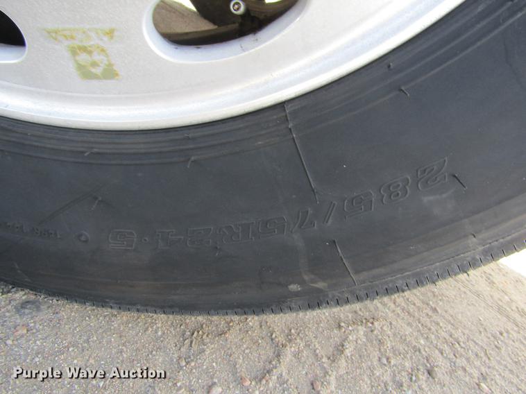 image for item DE6593 2007 Peterbilt 387 semi truck