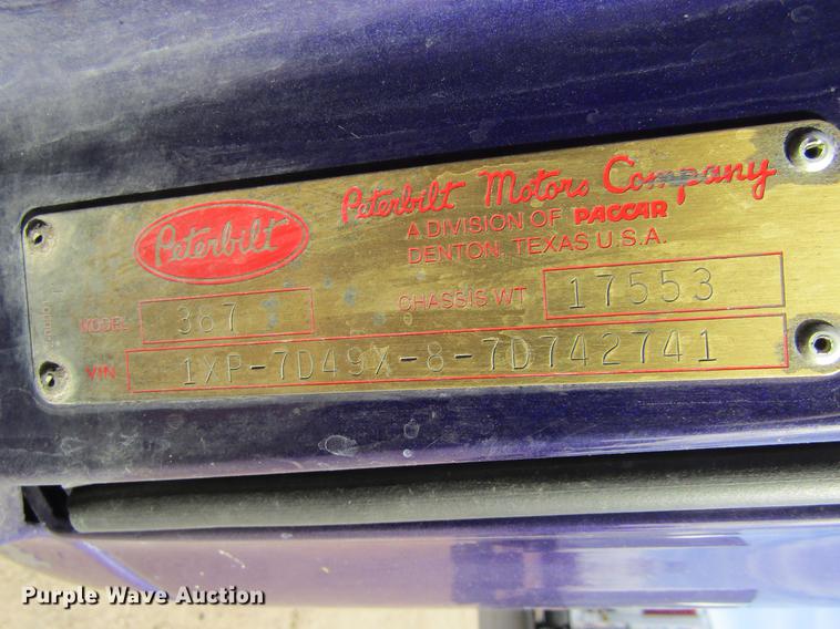 image for item DE6593 2007 Peterbilt 387 semi truck
